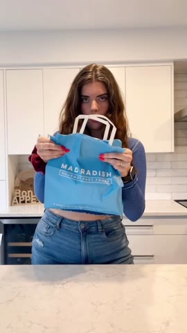 Food "unboxing" and taste test