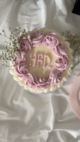 Venus ET Fleur Luxury Roses + handmade cake